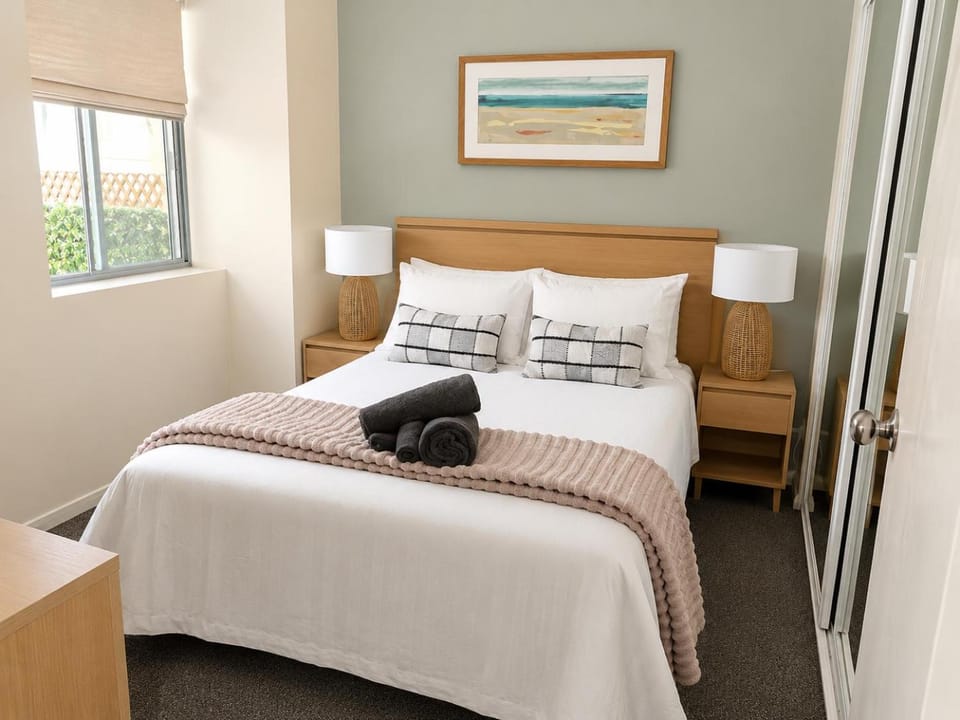 Bedroom, towels