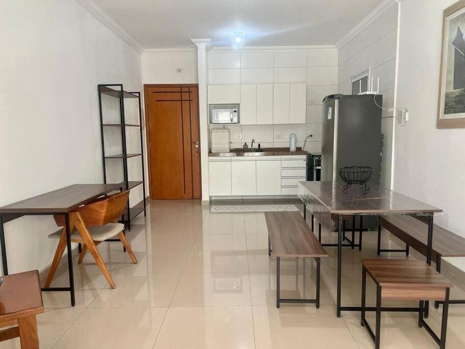 Kitchen or kitchenette, Dining area, minibar, stove