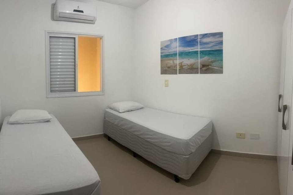 Bed, Photo of the whole room, Bedroom, air conditioner
