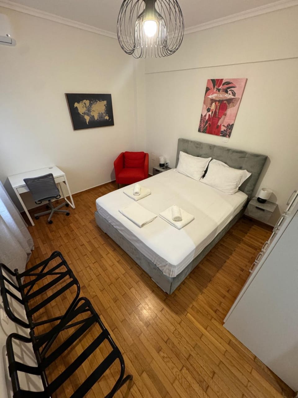 Bed, Photo of the whole room, Seating area, Bedroom, towels