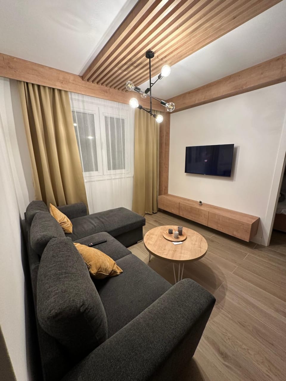 Communal lounge/ TV room, TV and multimedia, Living room, Seating area, Evening entertainment
