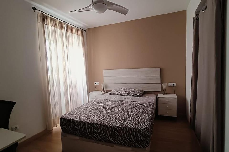 Bed, Bedroom, fireplace