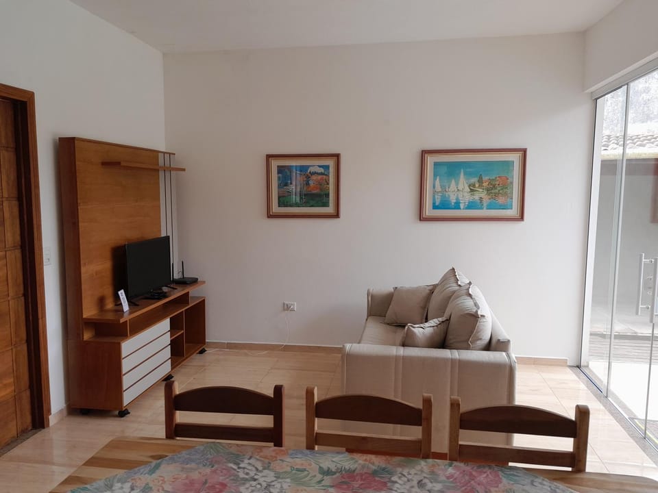 TV and multimedia, Living room, Seating area, Evening entertainment
