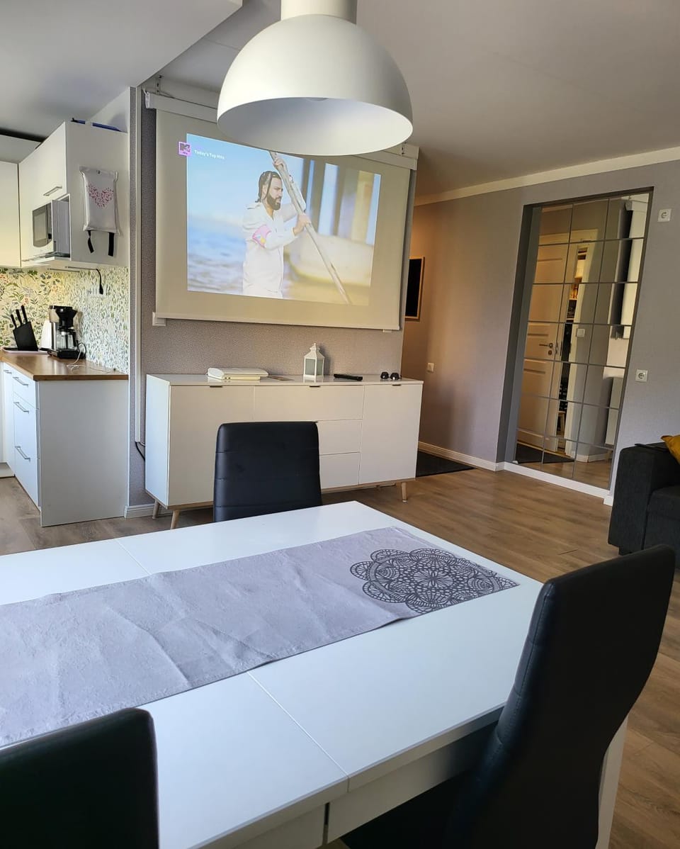 TV and multimedia, Dining area