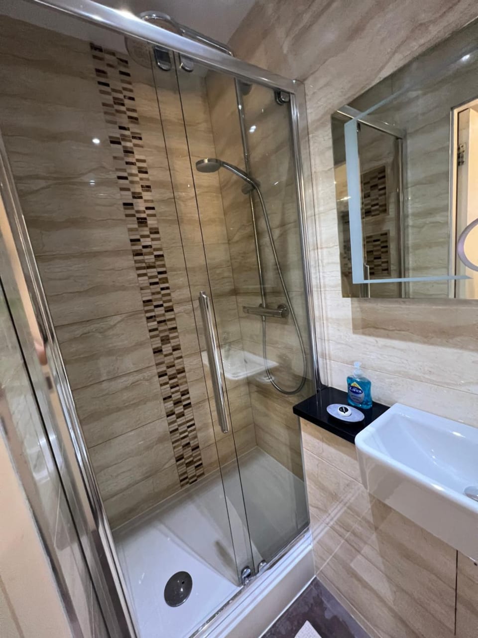 Stylish En-suite Double Room Vacation rental in Edinburgh