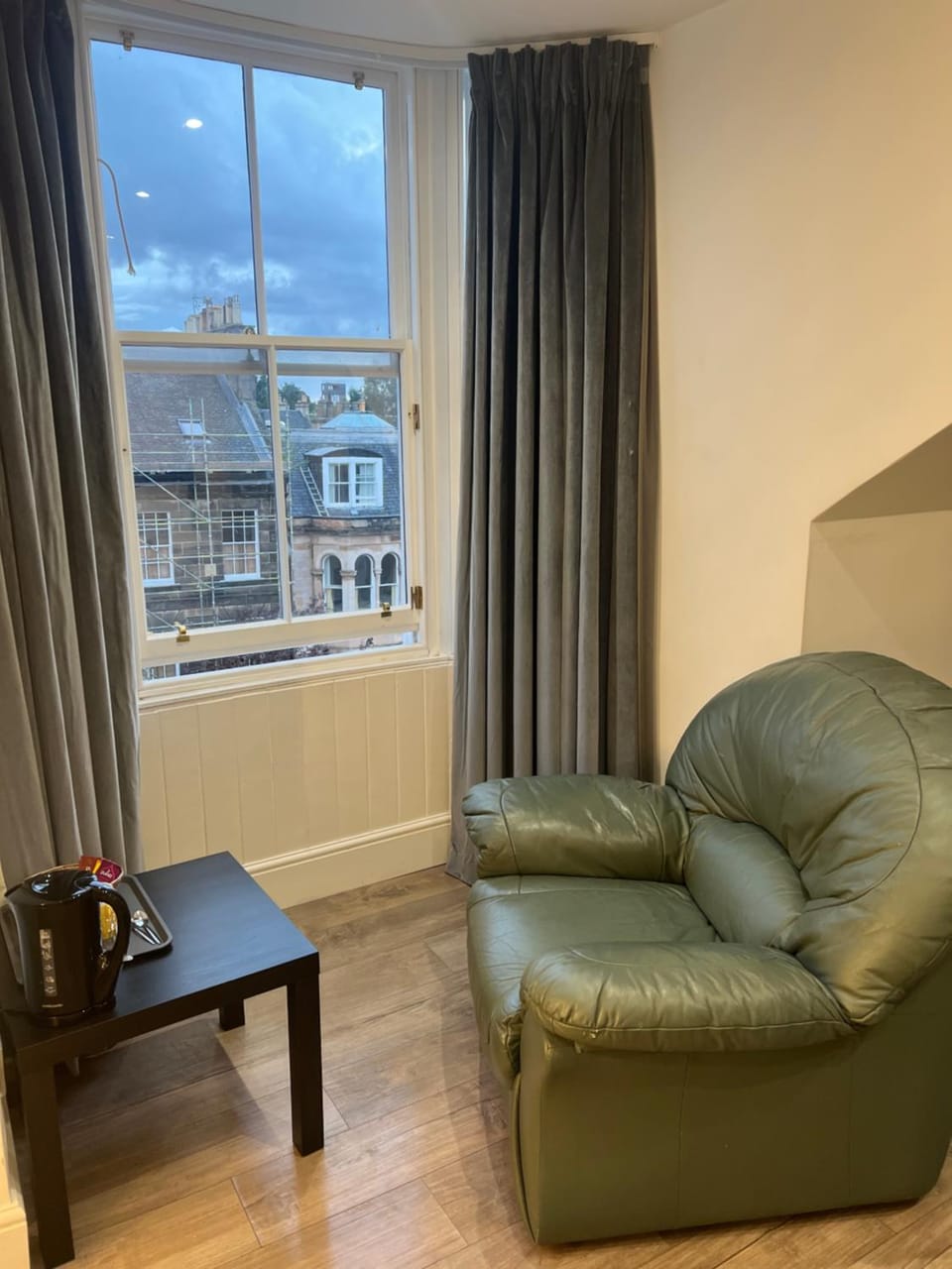 Stylish En-suite Double Room Vacation rental in Edinburgh