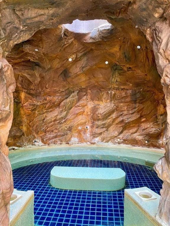 Hot Tub, Swimming pool