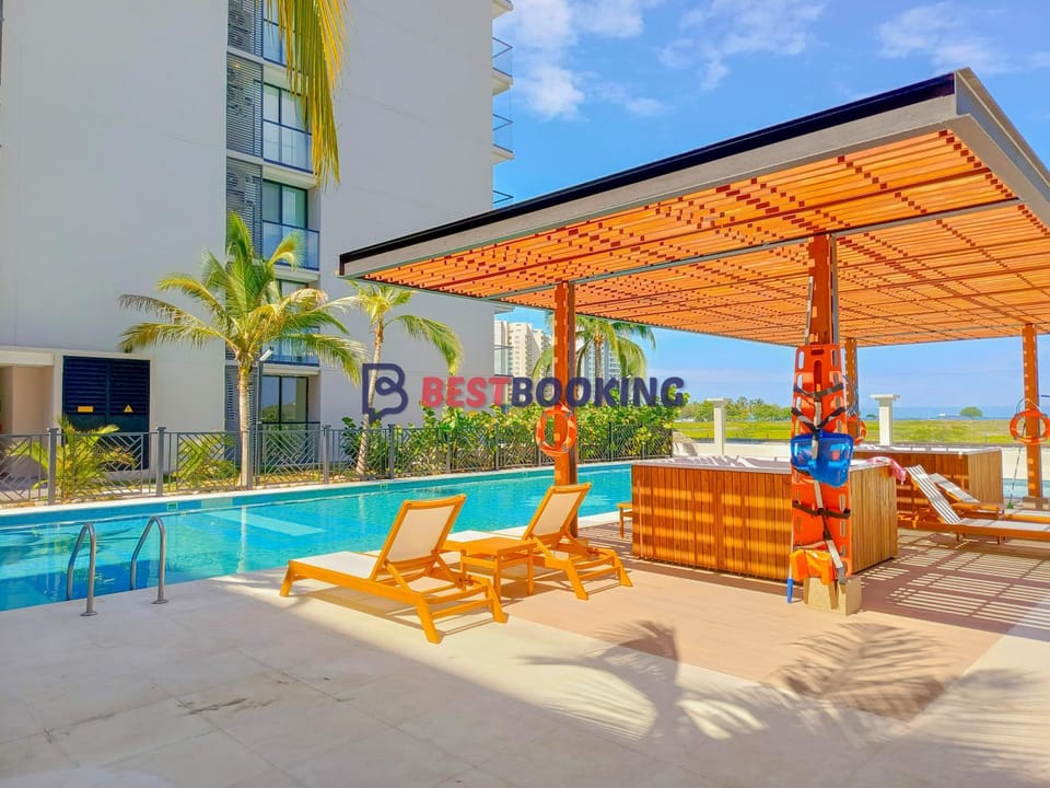 Hot Tub, Swimming pool