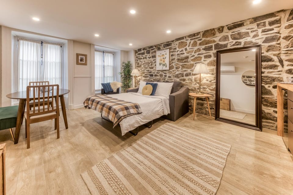 North House - Elegant 1 Bedroom Suite Apartment hotel in Quebec City