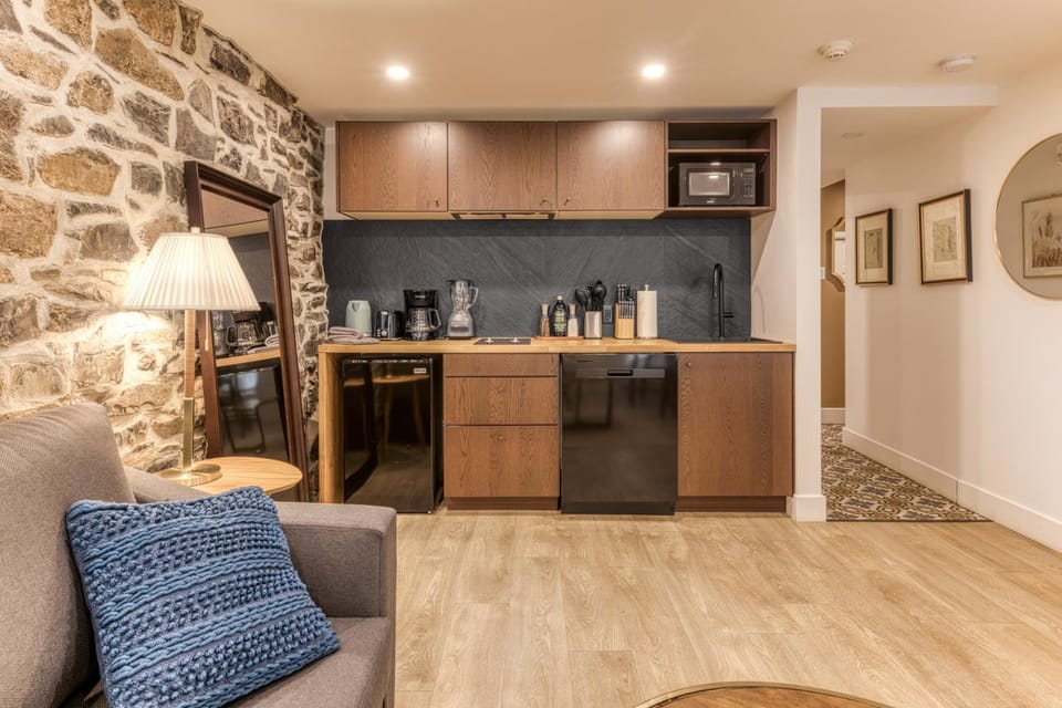 North House - Elegant 1 Bedroom Suite Apartment hotel in Quebec City