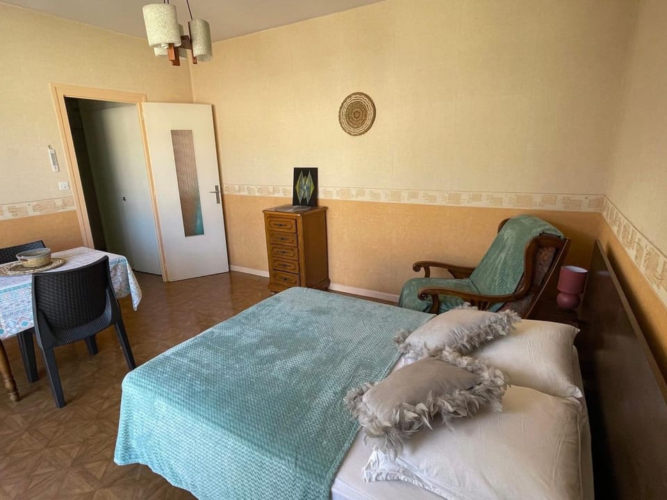 Studio calme avec balcon et parking au cœur d'Aix-les-Bains - FR-1-555-93 Apartment in Aix-les-Bains