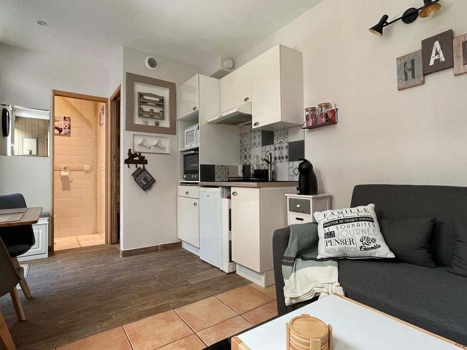 Maisonnette Cosy à Aix-les-Bains avec Terrasse et Jardin - FR-1-555-95 Apartment in Aix-les-Bains