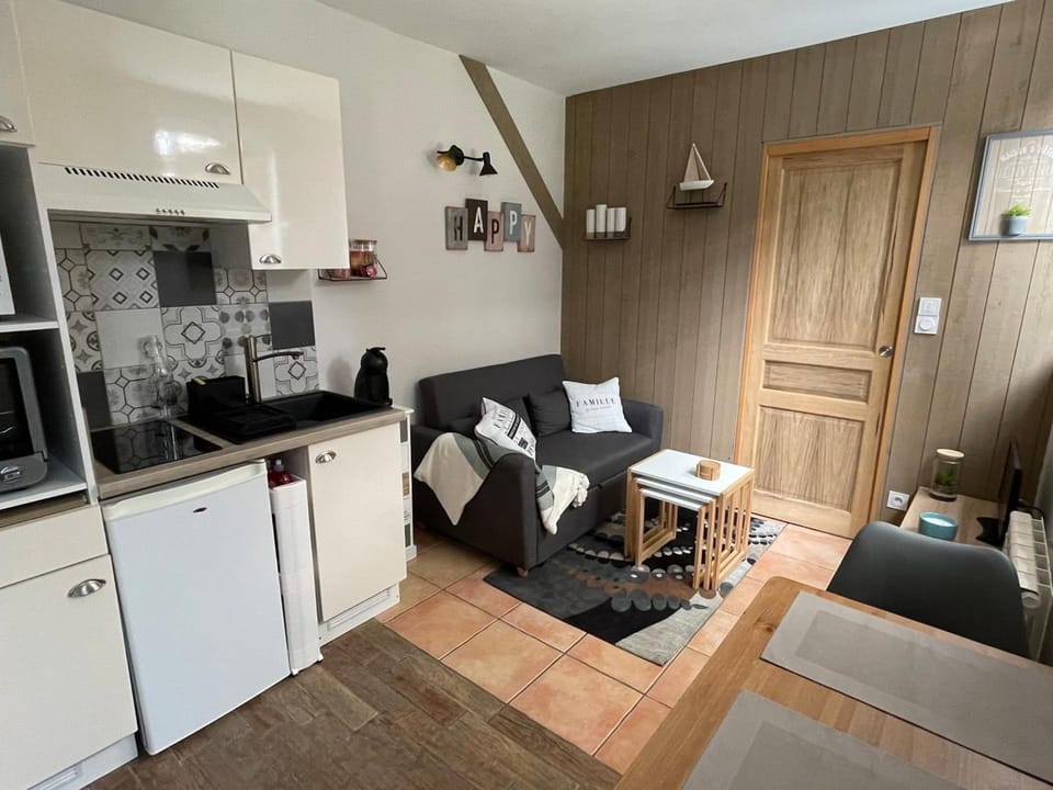 Maisonnette Cosy à Aix-les-Bains avec Terrasse et Jardin - FR-1-555-95 Apartment in Aix-les-Bains