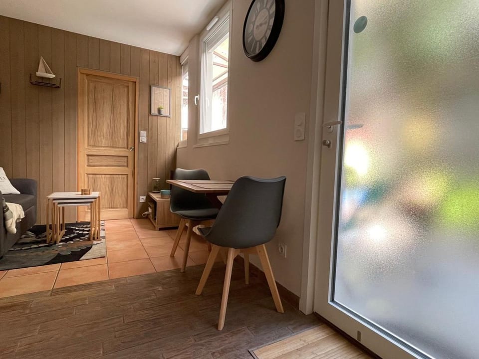 Maisonnette Cosy à Aix-les-Bains avec Terrasse et Jardin - FR-1-555-95 Apartment in Aix-les-Bains