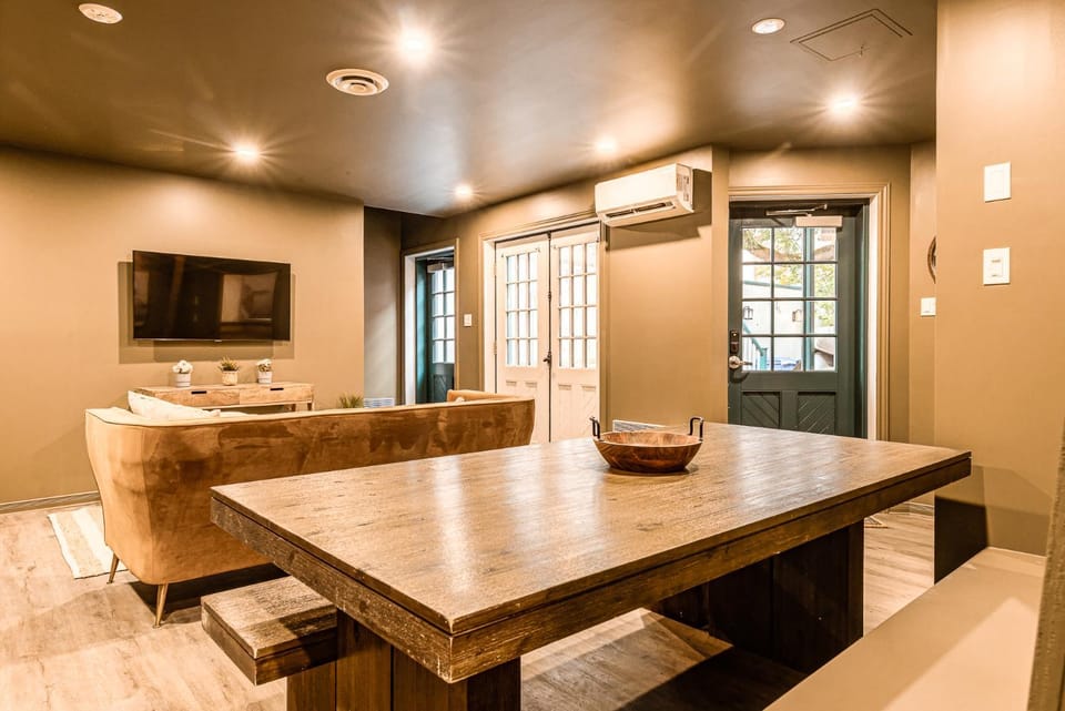 North House - St Ursule Two-Storey Oasis Apartment hotel in Quebec City
