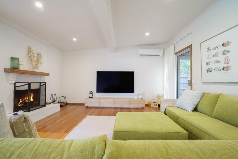 TV and multimedia, Living room, Seating area, fireplace, air conditioner
