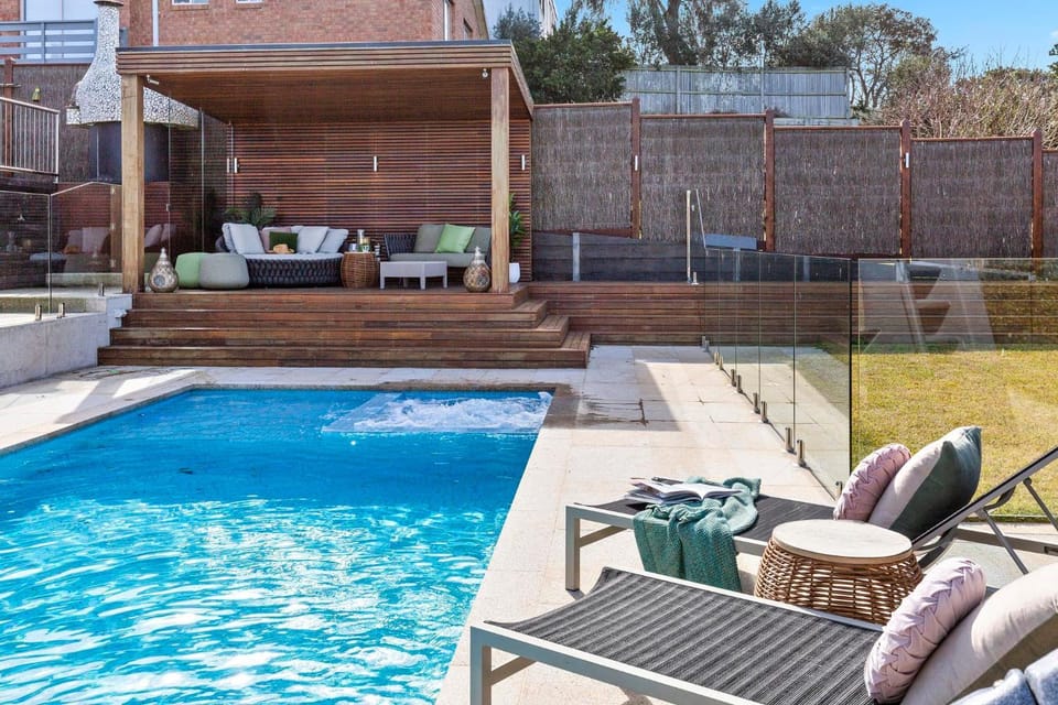 Paradise By The Bay - Gas Heated Pool, Spa & Waterslide House in Melbourne