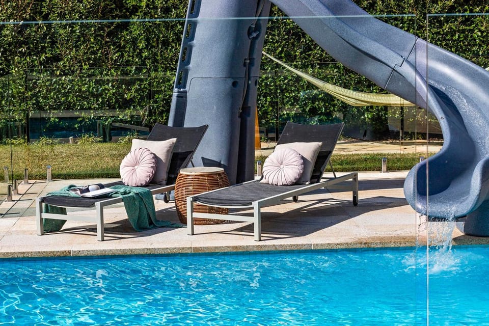 Paradise By The Bay - Gas Heated Pool, Spa & Waterslide House in Melbourne