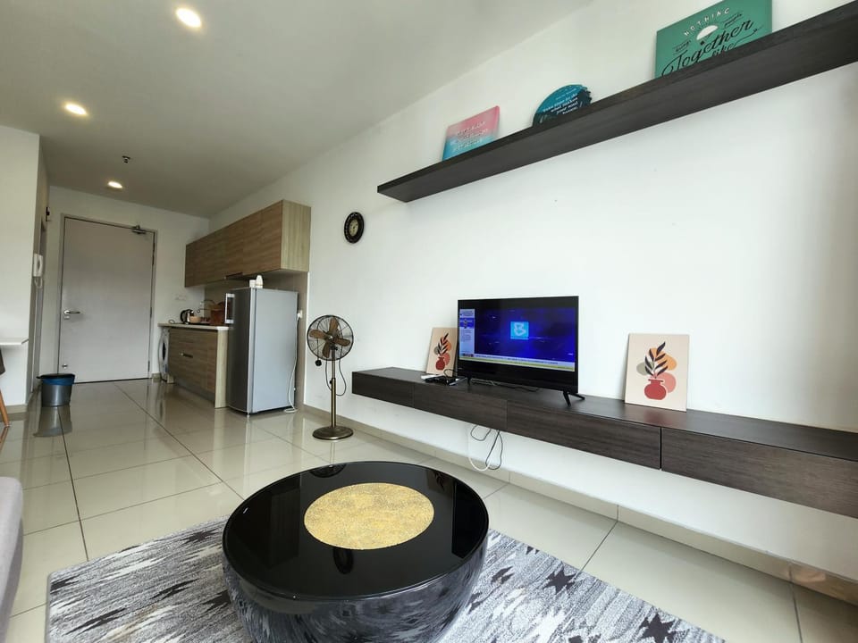 Communal lounge/ TV room, Kitchen or kitchenette, Evening entertainment