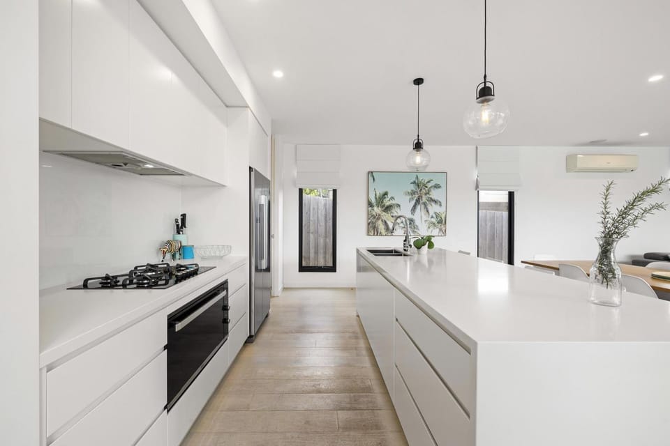 Aqua Luna - Stylish Retreat by Koonya Ocean Beach House in Melbourne Road