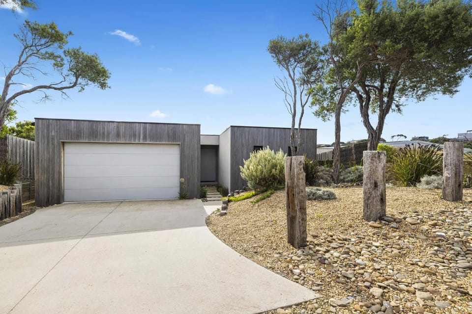 Aqua Luna - Stylish Retreat by Koonya Ocean Beach House in Melbourne Road