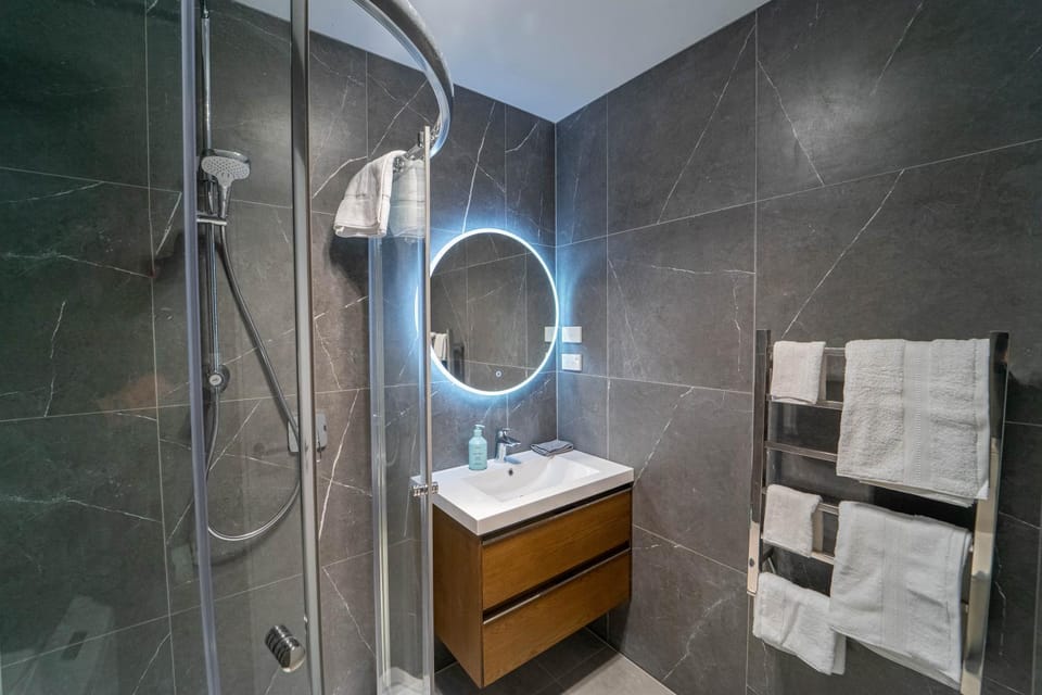 Shower, Bathroom, towels