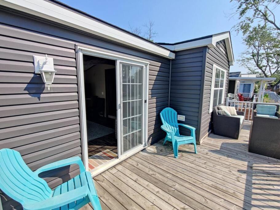 Resort near wineries, river, trails! Large Pool! House in Niagara-on-the-Lake