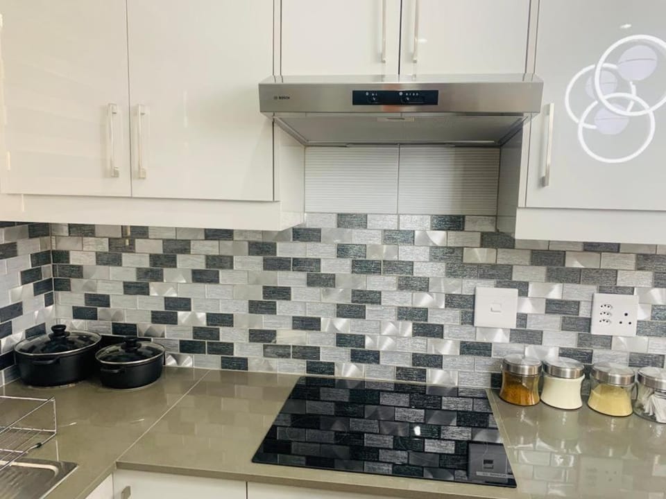 The Hide in Roodepoort-Montaque Apartment in Roodepoort