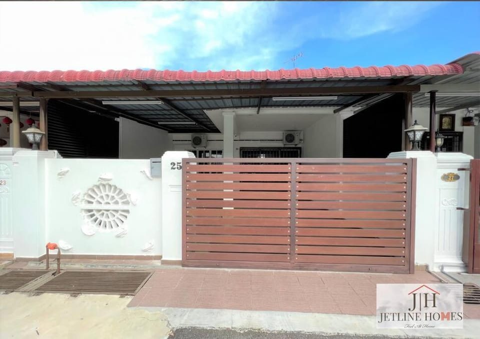 Melaka {Terraced House} / 8Pax/ WIFI/City House in Malacca