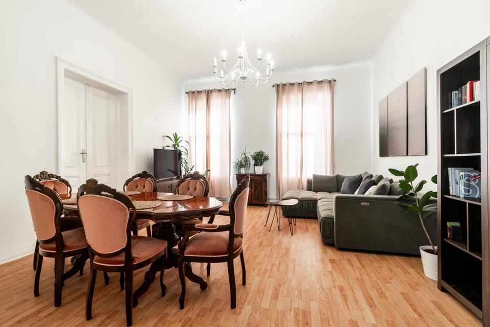Communal lounge/ TV room, TV and multimedia, Living room, Seating area