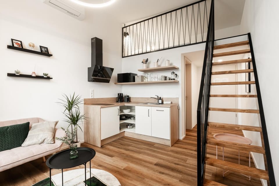 Kitchen or kitchenette, Seating area