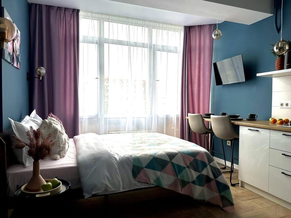 Bed, TV and multimedia, Photo of the whole room, Bedroom