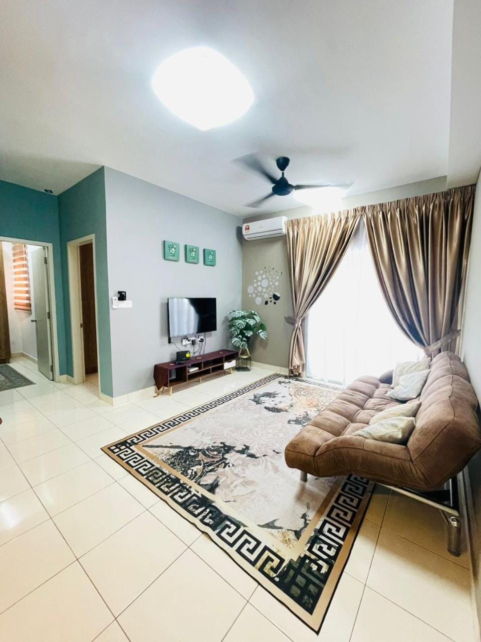 ER Homestay 3bedroom with Balcony nearest KLIA Apartment in Selangor, Malaysia
