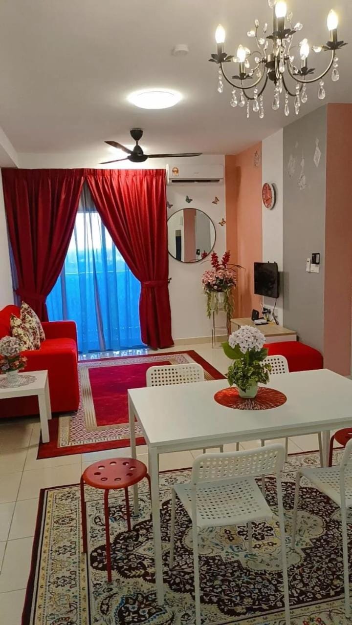 ER Homestay 3bedroom with Balcony nearest KLIA Apartment in Selangor, Malaysia