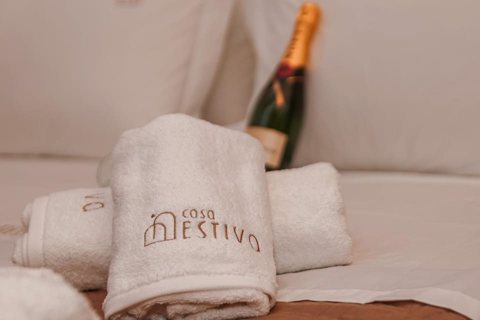 Bed, Photo of the whole room, Logo/Certificate/Sign, Bedroom, towels