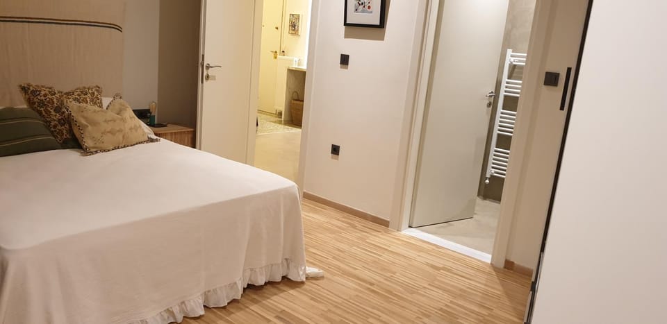 Bathroom, Photo of the whole room, Bedroom