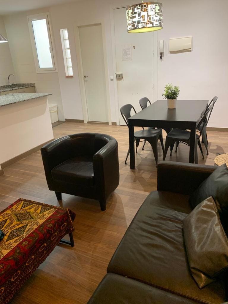 Kitchen or kitchenette, Living room, Seating area, Dining area