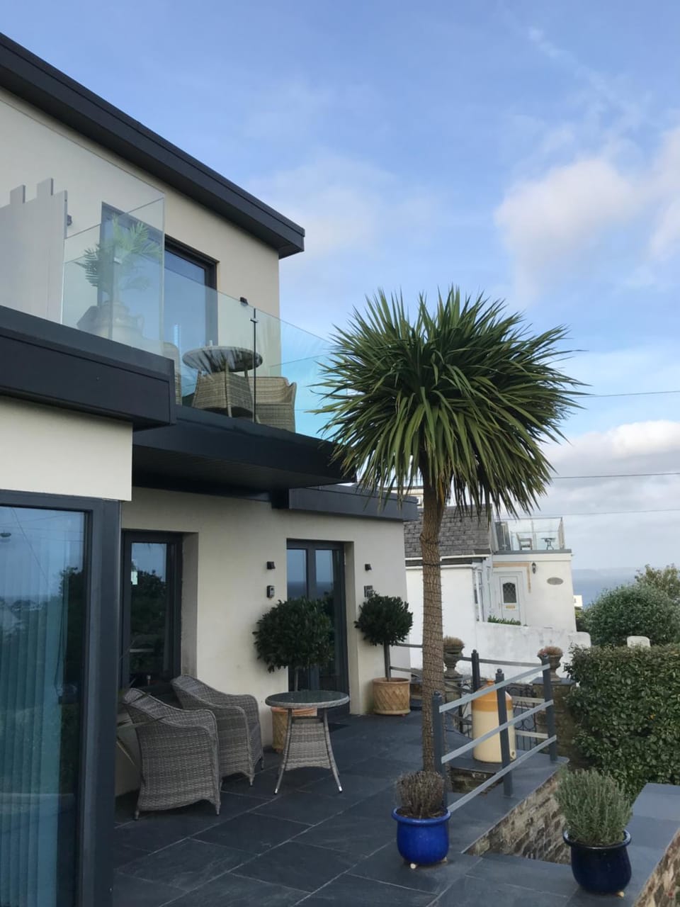 Property building, Balcony/Terrace, Sea view