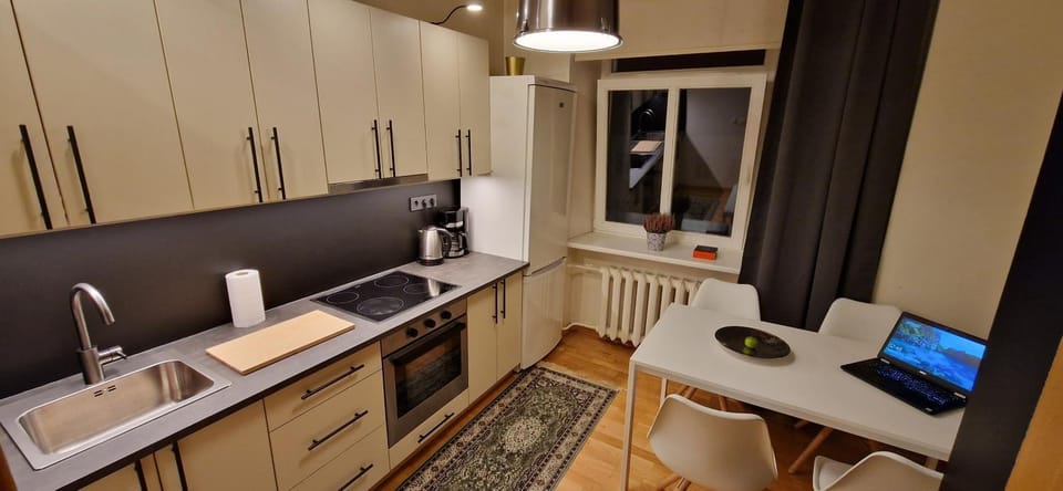 Kitchen or kitchenette, Dining area, oven, stove