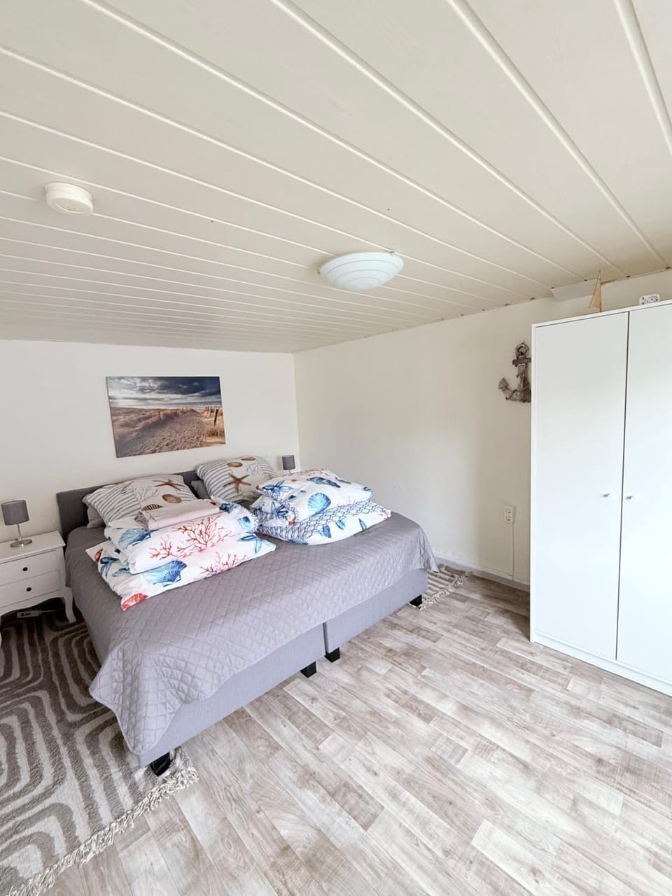 Bed, Photo of the whole room, Bedroom, wardrobe