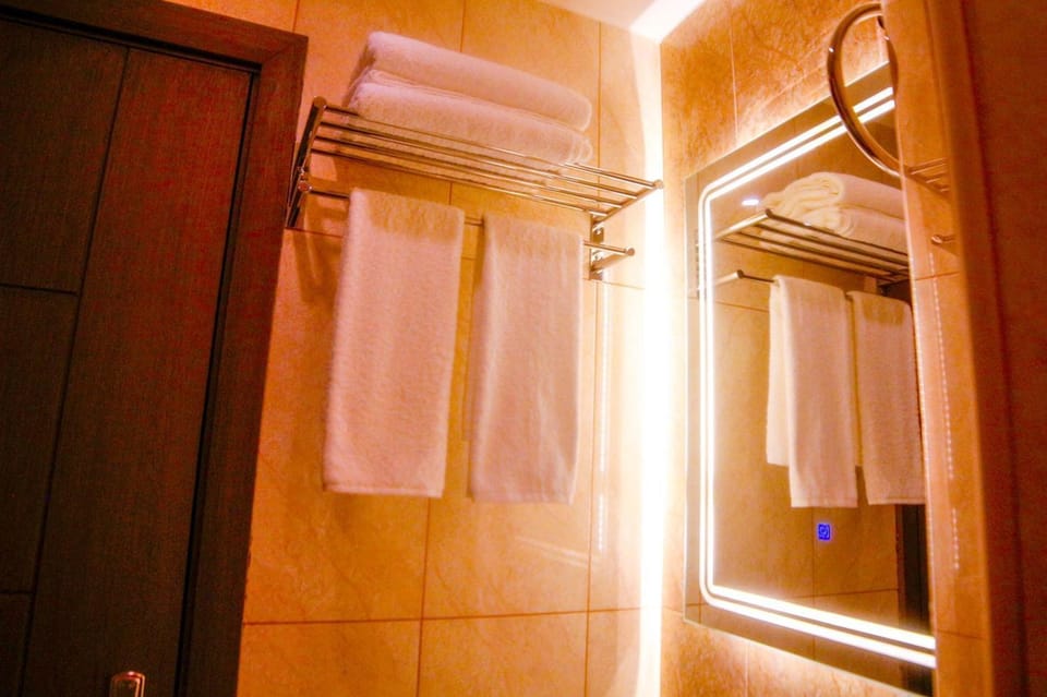 Bathroom, towels