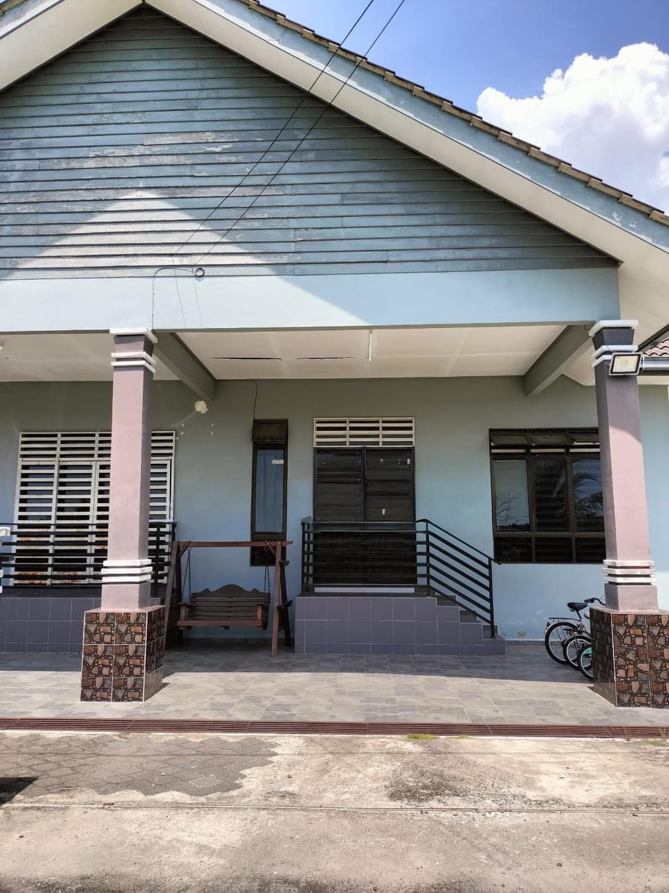 Property building, Facade/entrance, Parking