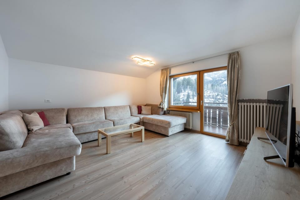 TV and multimedia, Living room, Seating area, internet