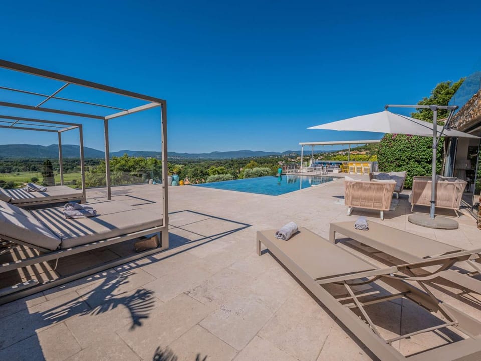 Patio, Day, Natural landscape, View (from property/room), Balcony/Terrace, Balcony/Terrace, Mountain view, Pool view, Swimming pool, sunbed