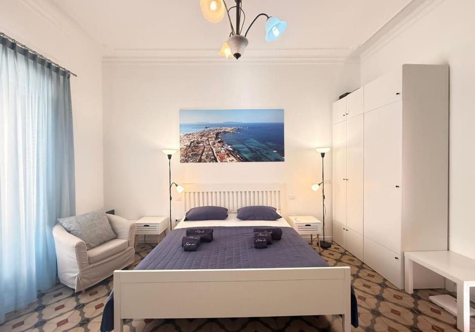 Kitchen or kitchenette, Bedroom