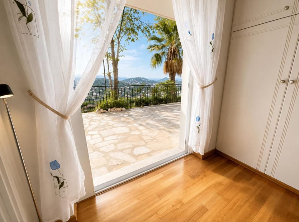 Day, Balcony/Terrace, Bedroom, Mountain view