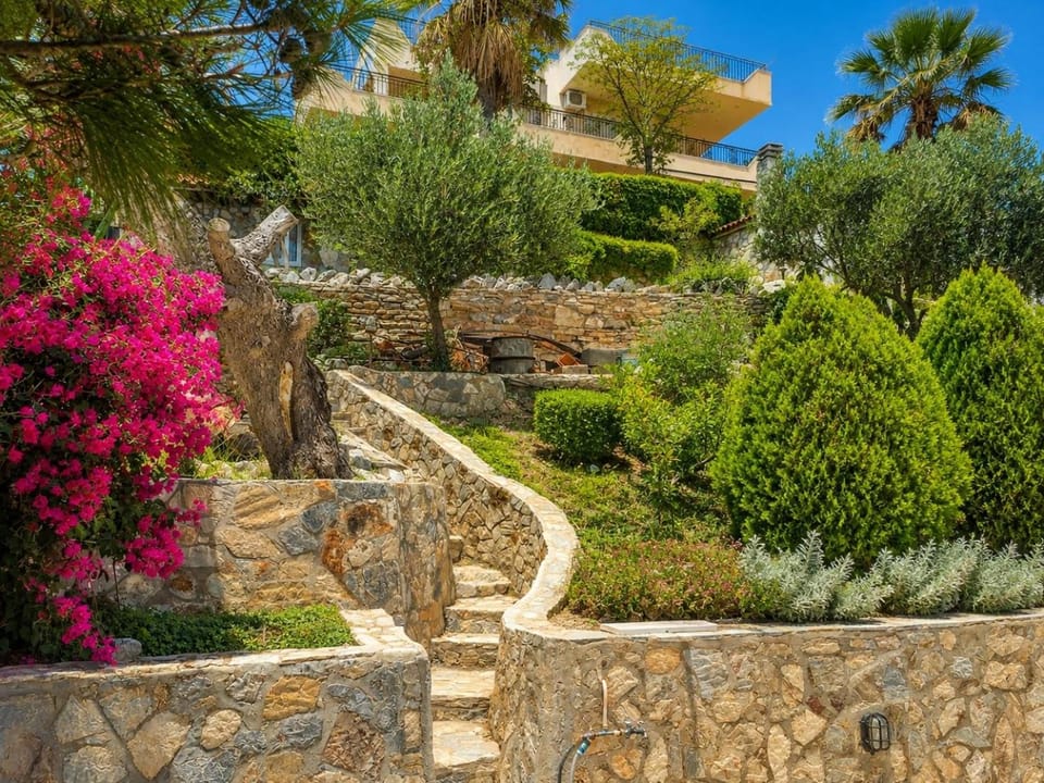 Eagles Nest Villa Athenian Riviera in Aghia Marina near Lagonisi, next to the beach close to Athens Airport House in Decentralized Administration of Attica