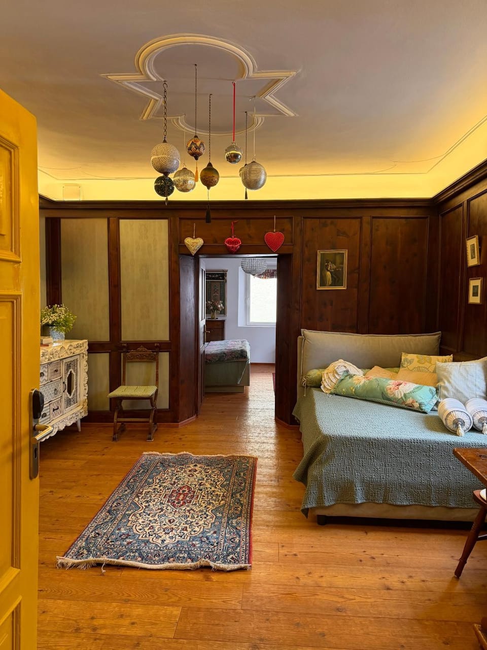 Photo of the whole room