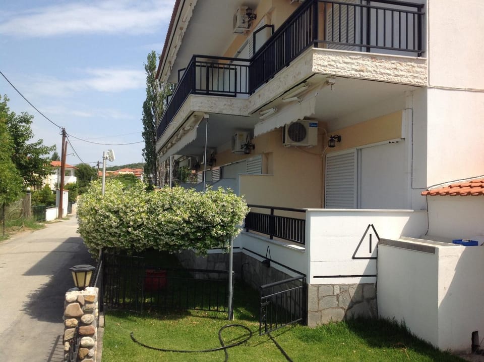 Facade/entrance, Garden