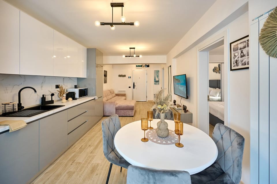 Living room, Dining area, kitchen